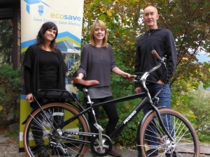 Drea Pittam, winner of a 48V City Commuter electric bike along with Carmen Proctor of EcoSave and Mike Clyde of Voltage Bikes.